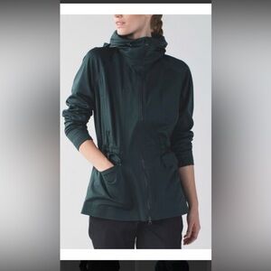 lululemon athletica Go Cityfarer Anorak Jacket Size 8 Rain Cinched Waist Hood